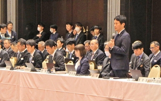 斎藤元彦知事と県内４１市町のトップが集った県・市町懇話会＝神戸市中央区中山手通４