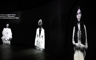 吉本ばななさんら国内外で活躍する女性の生き方を追体験するウーマンズパビリオンのフロア＝大阪市此花区