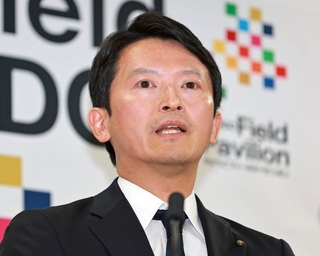 定例会見で記者の質問に答える兵庫県の斎藤元彦知事