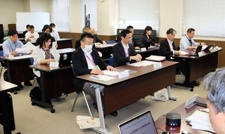 道路の陥没事故を防ぐために開かれた連絡会議の初会合＝神戸市中央区波止場町、兵庫国道事務所