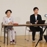 高校生の質問に答えた（左から）高橋有子氏、中田慎也氏＝伊丹市緑ケ丘７、県立伊丹高校（撮影・吉田敦史）