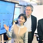 「共感寄付」への参加を呼びかける「ひょうごコミュニティ財団」のスタッフ＝神戸市中央区元町通６