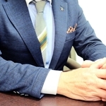 前立腺がんを患い闘病生活を語る男性