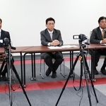 高校生の質問に答える立候補予定者の３人＝豊岡市京町、県立豊岡高校（撮影・長嶺麻子）