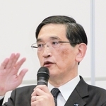 脱線事故２０年を前にインタビューに答えるＪＲ西日本の長谷川一明社長＝１８日午後、大阪市内