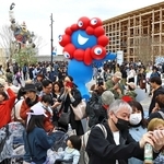 実物大ガンダムやミャクミャクなどでにぎわう大阪・関西万博会場＝１３日午前、大阪市此花区夢洲（撮影・笠原次郎）