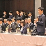 斎藤元彦知事と県内４１市町のトップが集った県・市町懇話会＝神戸市中央区中山手通４