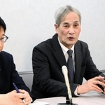 控訴審初公判を終え、被告への思いを語る堤敏さん（右）＝大阪市北区西天満２