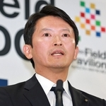 定例会見で記者の質問に答える兵庫県の斎藤元彦知事