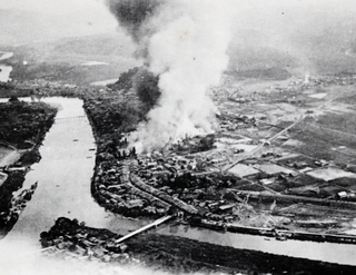 北但大震災の火災で燃える旧豊岡町の様子を撮影した航空写真（１９２６年兵庫県発行「北但震災誌」）