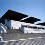 兵庫県立美術館＝神戸市中央区脇浜海岸通１