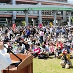 憲法記念日に合わせて開かれた「戦争させない、９条壊すな！５・３兵庫憲法集会」＝３日午後、神戸市中央区小野浜町