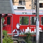 ウルトラマンとコラボレーションした神戸電鉄の車両＝神戸市北区鈴蘭台南町８（撮影・大田将之）