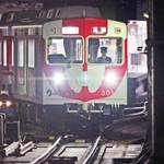ウルトラマンとコラボレーションした神戸電鉄の車両＝神戸市兵庫区荒田町１、神戸電鉄湊川駅（撮影・大田将之）