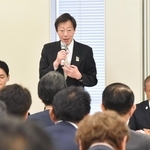 指定都市を応援する国会議員の会で話をする指定都市市長会会長の久元喜造神戸市長（中央）＝東京都千代田区