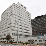 県庁舎と一体整備される予定の旧兵庫県民会館＝２０２４年９月、神戸市中央区下山手通４