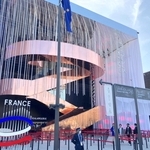 「愛の讃歌」をテーマに掲げる大阪・関西万博のフランス館＝大阪市此花区の夢洲