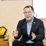 オールスター戦の開催をＰＲする大河正明チェアマン＝神戸市役所
