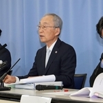報告書について説明する第三者調査委員会の工藤涼二委員長（中央）＝２７日午後、神戸市中央区（撮影・小林良多）
