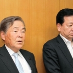 非公開情報の漏えいを巡り、関係した議員への処分内容などを説明する兵庫県議会の浜田知昭議長（左）と谷井勲副議長＝２７日午後、神戸市中央区