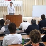 ホストクラブの経営者らに対して風営法の改正について説明する講習会＝神戸市中央区中山手通２、生田署