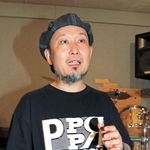 「オリックスを神戸で見られるのは幸せ」と語るコザック前田さん＝神戸市兵庫区大開通７、スタジオ「ギンガムチェック」