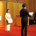 兵庫県の「県勢高揚功労者」に選ばれた黒田賢一さん（右端）ら＝神戸市中央区波止場町、ホテルオークラ神戸