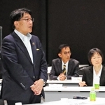 姫路国際ヴァイオリンコンクール実行委員会の設立総会であいさつする姫路市の清元秀泰市長＝同市神屋町、アクリエひめじ