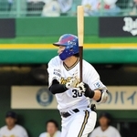 「がんばろうＫＯＢＥ」の復刻ユニホームで登場したオリックスの広岡大志＝３１日夕、神戸市須磨区、ほっともっとフィールド神戸（撮影・中西幸大）