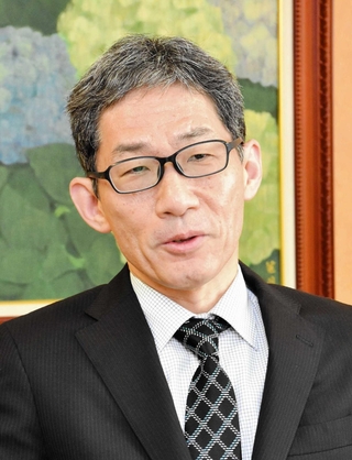 任期中の抱負を語る兵庫県警の小西康弘本部長＝神戸市中央区下山手通５、県警本部