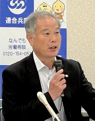 参院選兵庫選挙区で、泉房穂氏と多田ひとみ氏の推薦を決定した経緯を説明する連合兵庫の那須健会長＝神戸市中央区下山手通６、兵庫勤労福祉センター