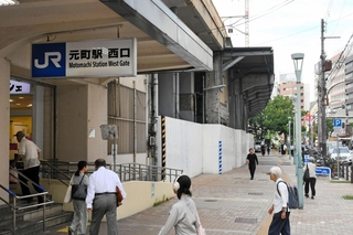 回遊性などが課題となっているＪＲ元町駅周辺＝神戸市中央区元町通２