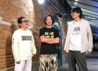 イベント情報を発信するポータルサイト「ＰＥＡＫ」を立ち上げた（左から）三宗匠さん、森山未來さん、名原周治さん＝神戸市中央区東川崎町１（撮影・丸山桃奈）