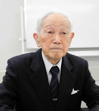 クボタショック２０年の課題を話す環境経済学者・宮本憲一さん＝堺市、ベルランド総合病院