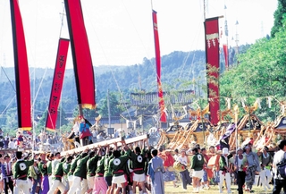 能登半島地震の被災地・石川県七尾市で受け継がれる「お熊甲祭」（石川県観光連盟提供）