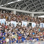 「ありがとう１周年」と掲げられたボードも登場した＝１日午後、神戸市須磨区若宮町１、神戸須磨シーワールド