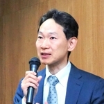 帯状疱疹の原因や症例、予防法などについて語る国定充医師＝兵庫県予防医学協会健診センター