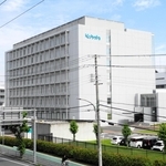 クボタ旧神崎工場の跡地に立つ同社阪神事務所。周囲には石綿被害が広がっている＝尼崎市浜