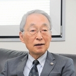 斎藤元彦知事の対応などについて受け止めを話す第三者調査委員会の工藤涼二委員長＝神戸市中央区多聞通４