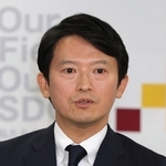 記者の質問に答える斎藤元彦県知事＝１７日午後、神戸市中央区、兵庫県庁（撮影・笠原次郎）