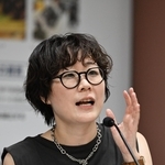 懇談会で発言する山口真紀神戸学院大特任講師＝神戸市中央区東川崎町１、神戸新聞社報道展示室「ニュースポート」