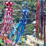七夕飾りで彩られた商店街＝神戸市須磨区、須磨寺前商店街