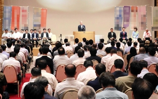 参院選兵庫選挙区で初めて立候補予定者２人に推薦を出した連合兵庫の集会＝６月３０日、神戸市中央区（画像の一部を加工しています）