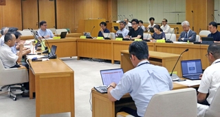 県庁舎再整備を巡り、にぎわいづくりをテーマに意見を交わした専門部会＝兵庫県庁