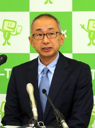 就任後初めての会見で抱負を述べる彦谷直克・大阪国税局長＝大阪市中央区大手前１