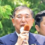 自民候補の応援演説をする石破茂首相＝３日午前、神戸市中央区