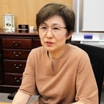 選択的夫婦別姓の導入を強く訴える石橋伸子弁護士＝神戸市中央区江戸町