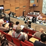 明石市長だった泉房穂氏に対する問責決議案が提出された明石市議会＝２０２２年１０月１２日、明石市中崎１