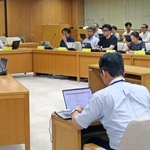 県庁舎再整備を巡り、にぎわいづくりをテーマに意見を交わした専門部会＝兵庫県庁