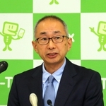 就任後初めての会見で抱負を述べる彦谷直克・大阪国税局長＝大阪市中央区大手前１